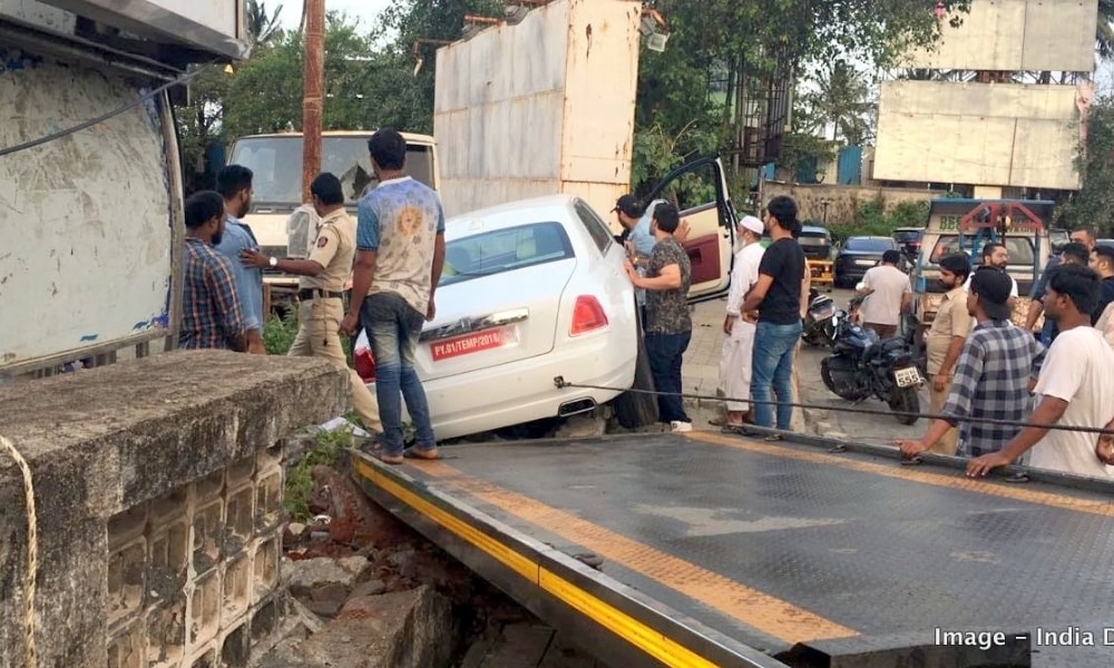Rolls Royce Ghost Hindistan Kaza Duvar