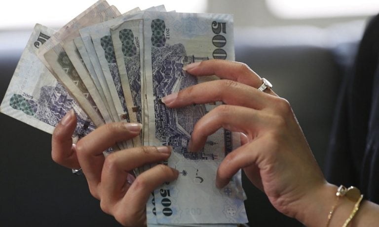 Yaptırım Haberleri ile Suudi Arabistan Riyali Dolar Karşısında Sert Düştü