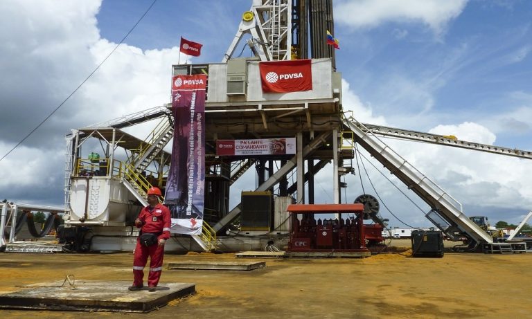 Petrolün Varili Venezuela Yaptırımları ile 52 Dolar Civarında