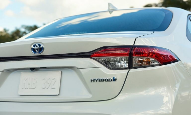 EPA’nın 2020 Toyota Corolla Hibrit ve Benzin Tahmini Yakıt Tüketimi!