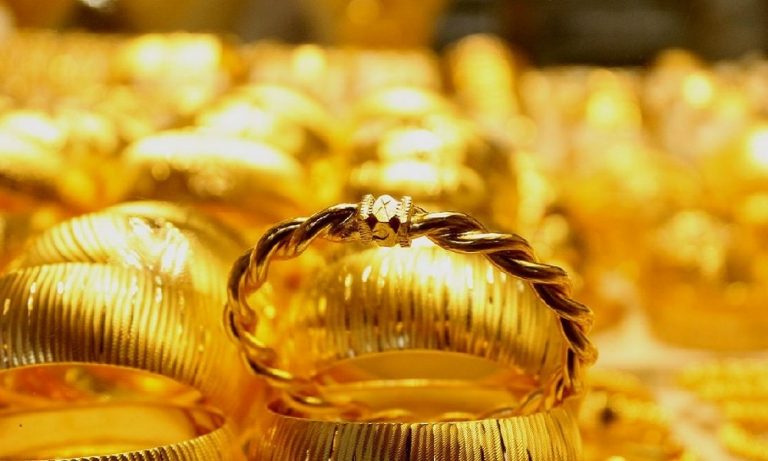 Altının Ons Fiyatı Ticaret Müzakereleri Öncesinde 1307 Dolara Geriledi