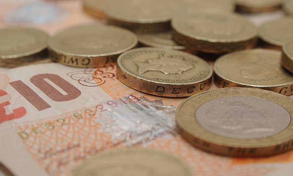İngiltere Merkez Bankası Enflasyon Yüzde 2.0 Seviyesinin Aşağısına Düşebilir 