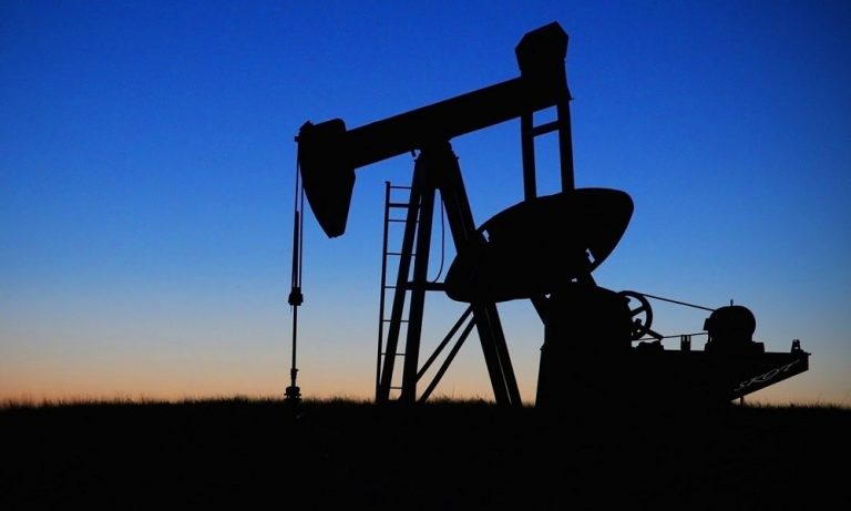 Petrol Fiyatları Venezuela’nın Arzı Daha da Kısacağı Beklentisiyle Yükseldi