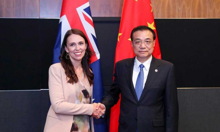 Çin Başbakanı Yeni Zelandalı Mevkidaşına Adil Yatırım Ortamı için Çağrıda Bulundu