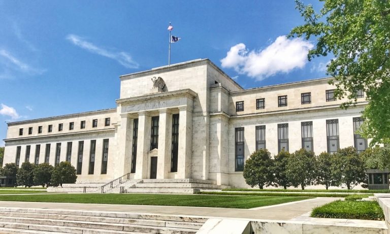 Düşük Enflasyon ve Küresel Riskler Fed’i Faiz İndirimine Götürebilir