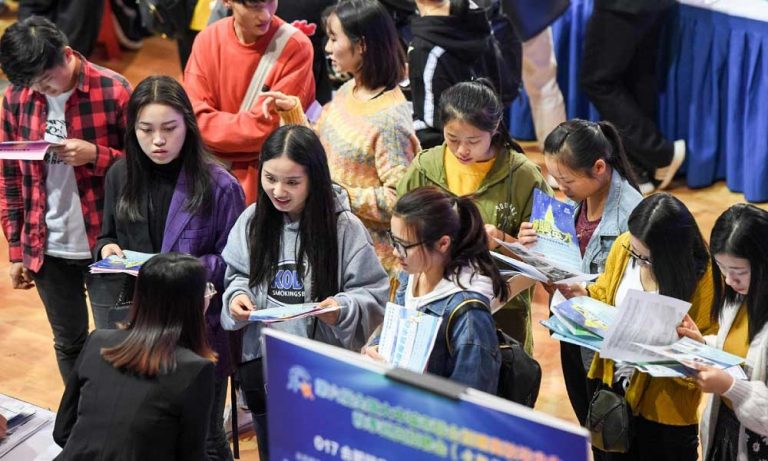 Çin’in İş Piyasası Ticaret Savaşı Nedeniyle Yeni Baskılar Altında