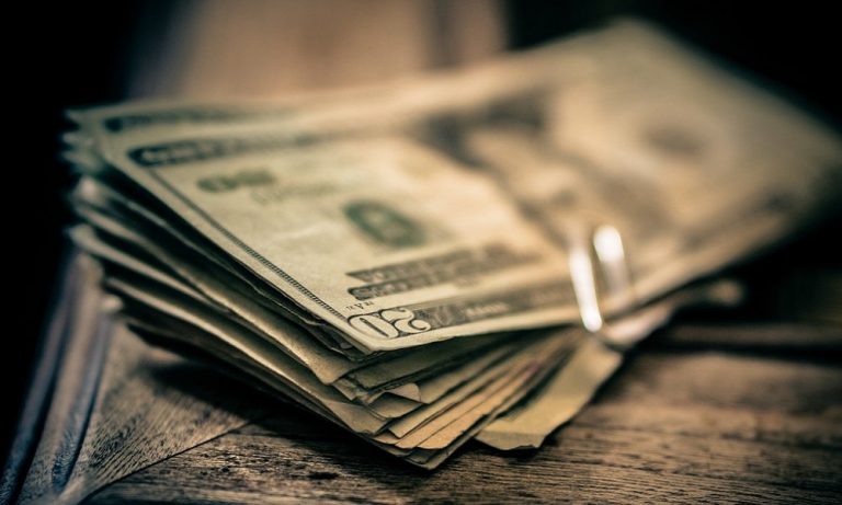Moody’s Sonrası Haftaya Yükselişle Başlayan Dolar 5,88’e Geriledi