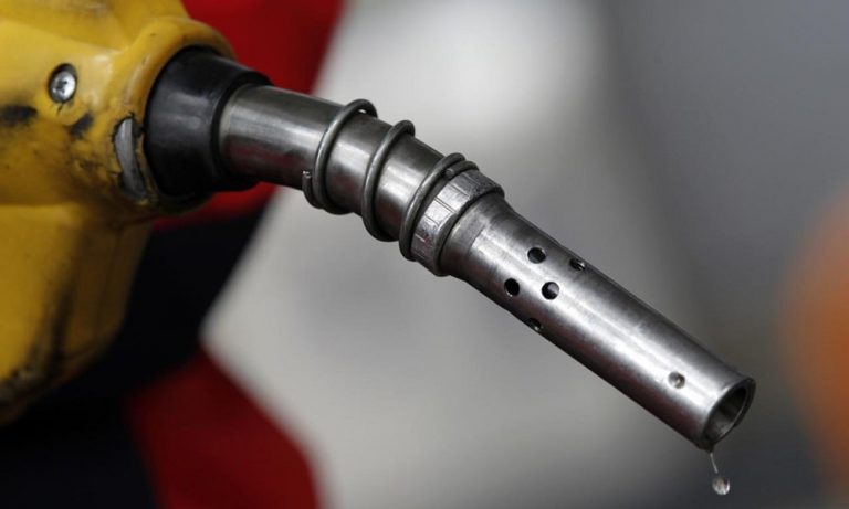 Petrol Fiyatları Artan Stoklar ve Ticaret Savaşı Endişesiyle Düşüşe Geçti