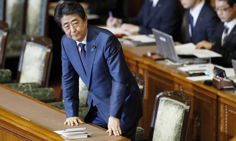 Shinzo Abe Japonya’nın Ekonomisini Düzeltmek için Daha Fazla Para Harcamalı