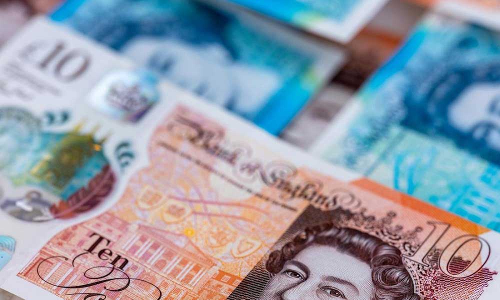 Sterlin Dolar Karşısında Zayıfladı