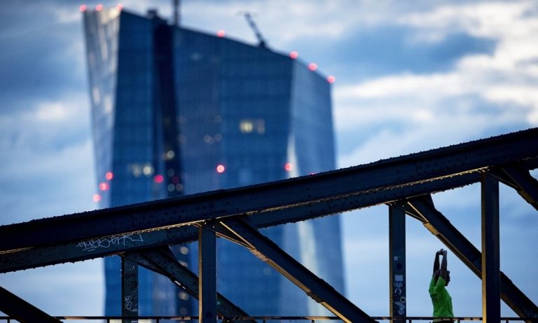 Avrupa Merkez Bankası Enflasyon Hedefine Ulaşmada Fed’i Örnek Almaktan Şimdilik Kaçınacak