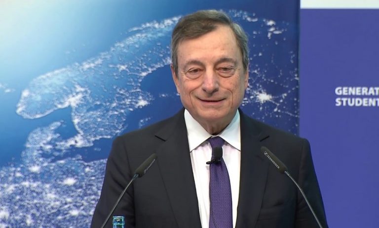 Draghi, AMB’nin Enflasyonu Desteklemek için Daha Fazla Alanı Olduğunu Bildirdi