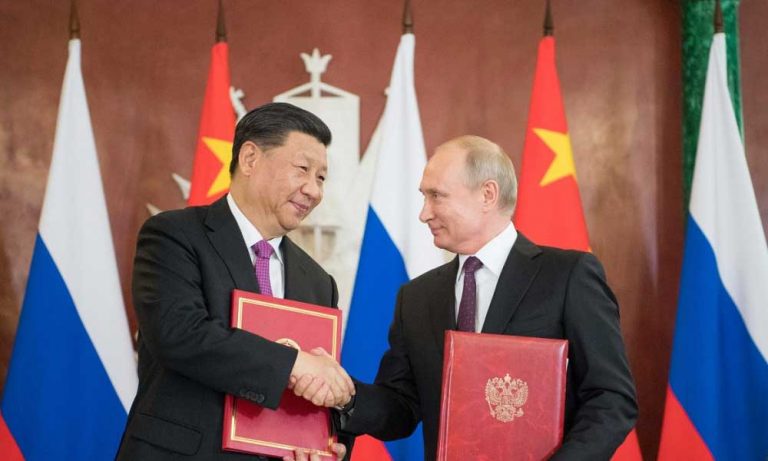 Rusya ile Çin Ekonomik, Politik ve Askeri Bağlarını Artıyor Gibi Görünüyor