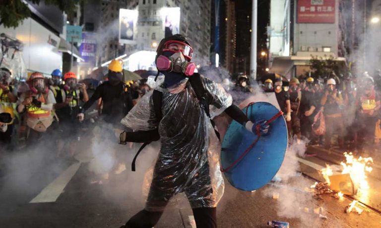 Hong Kong Protestoları, ABD-Çin Müzakerelerine Gölge Düşürebilir
