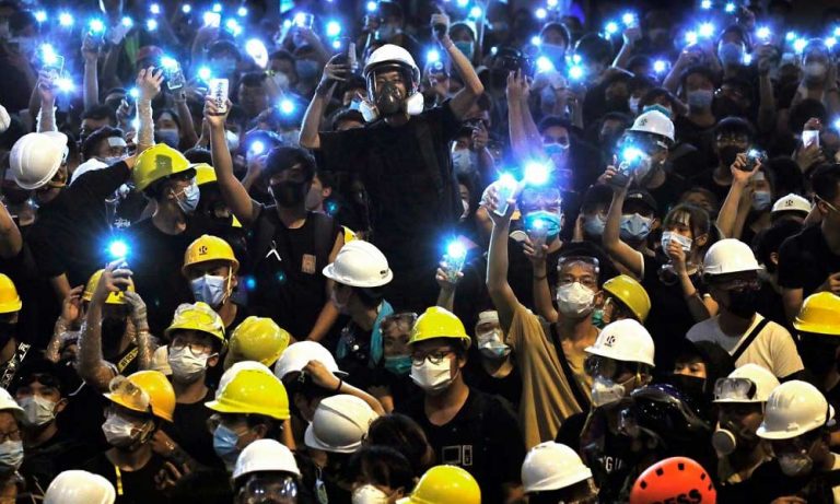 Protestoların Darbesiyle Hong Kong Ekonomisi Resesyona Girdi
