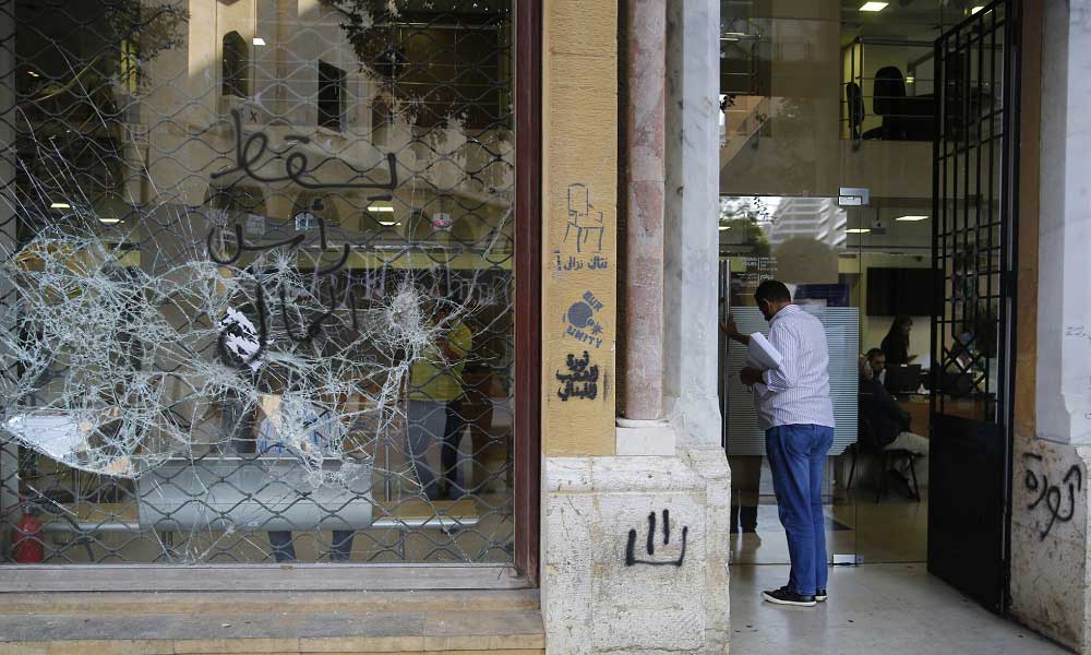 Lübnan Halkı, Kaos Derinleştikçe Bankalardan Çektiği Doları Yastık Altında Tutuyor
