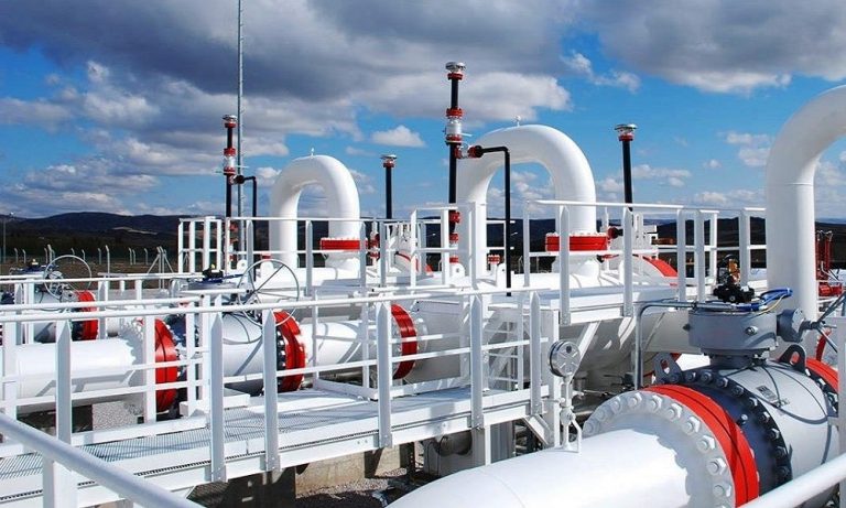 Doğal Gaz ve Ham Petrol Vadelileri Haftanın Son İşlem Günü Kayıplarını Korudu