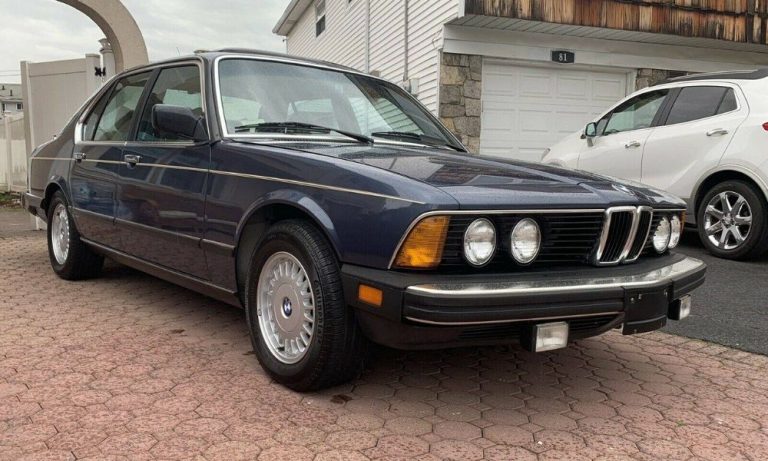 BMW’nin Amirali 7 Serisi’nin Orijinal E23 1987 Örneği Satılıyor!