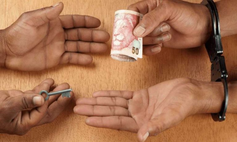 İngiliz Milletvekili Güney Afrika’daki HSBC, Stanchart ve Baroda’yı Yolsuzlukla Suçluyor