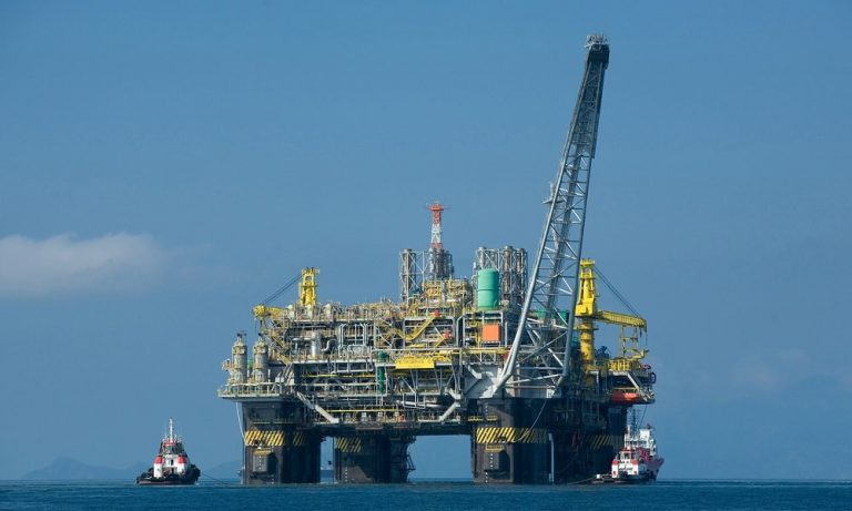 Petrol Fiyatları Ticaret Anlaşmasının Sınırlı Olmasıyla Hafif Dalgalandı