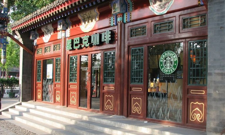 Starbucks Hisseleri Çin’deki 2 Bin Mağazasının Kapatılmasıyla Sert Düştü