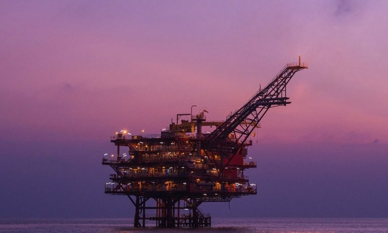 Petrolün Varili ABD-Irak-İran Gerilim Üçleminde 70 Dolar Civarında Seyrediyor