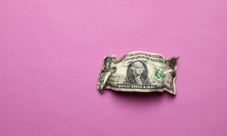 ABD-İran Riskinin Hafiflediği Ortamda Dolar/TL 5,90 Altında Seyrediyor