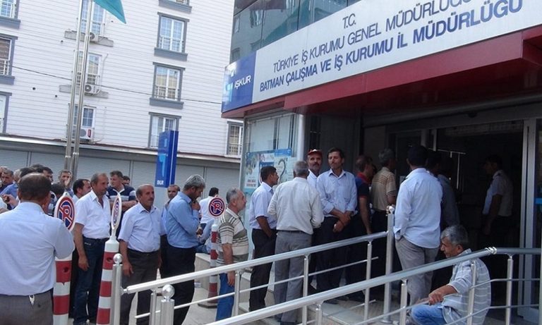15 ve Daha Yukarı Yaştaki Kişilerde İşsizlik Oranı Ekim’de %13,4 Oldu
