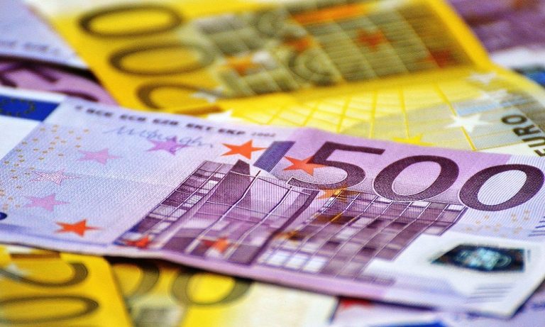 Euro, Beklentinin Altında Kalan PMI Rakamlarıyla 7 Haftanın En Düşüğüne Geriledi