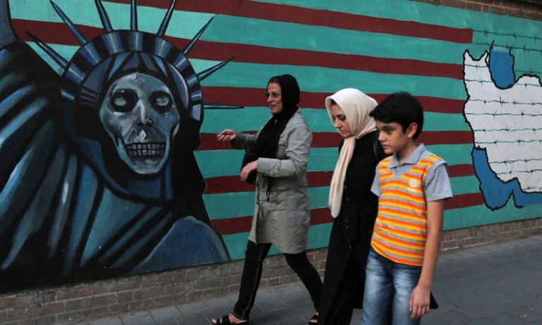 İran, Rejim Çöküşüne Hiç Olmadığı Kadar Yakın