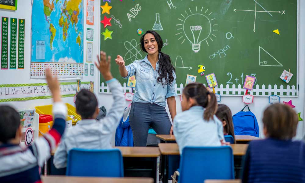 Öğretmenlere 1310 TL Artış, Meslek Kanunu Yasalaştı