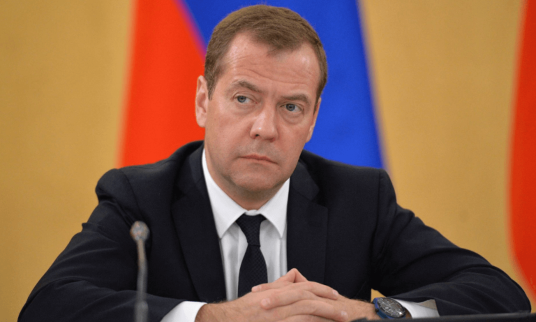 Medvedev Rusya’ya Açılan Ekonomik Savaş Konusunda Uyardı