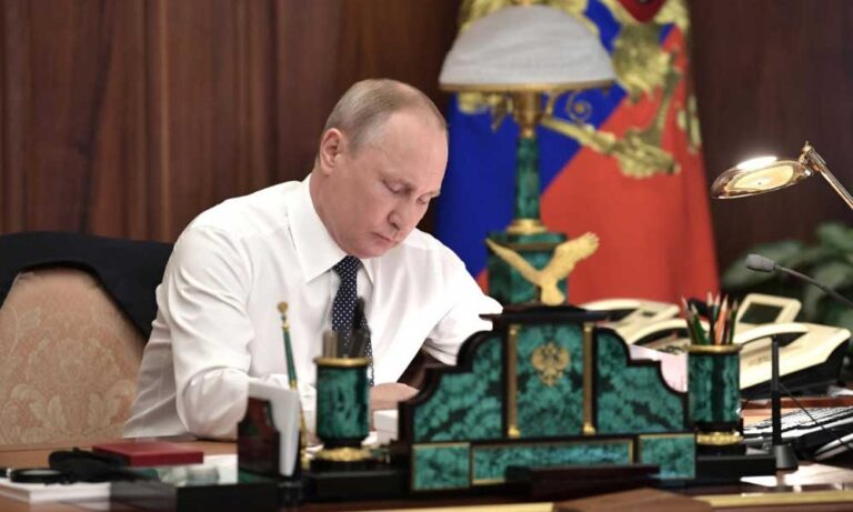 Putin Zorunlu Askerlik ve Yabancı Yazılım Kararını İmzaladı