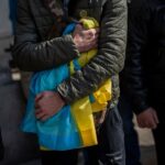 Rusların Vurduğu Tiyatroda Yüzlerce Kişi Kurtarılmayı Bekliyor