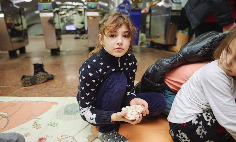 Savaşın Acı Yüzü: Ukrayna’da 4,3 Milyon Çocuk Evinden Oldu