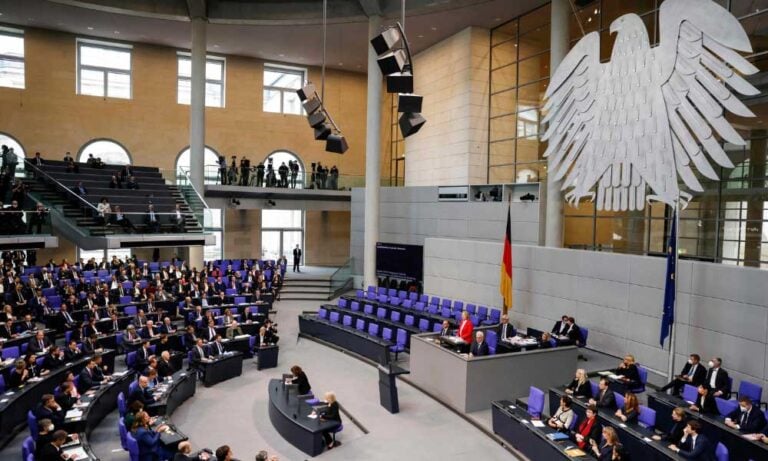 Alman Parlamentosundan Ukrayna’ya Ağır Silah Teslimi Onayı