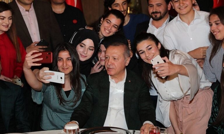 Erdoğan’dan Gençlere Tavsiye: İmkanların Kıtlığına Teslim Olmayın