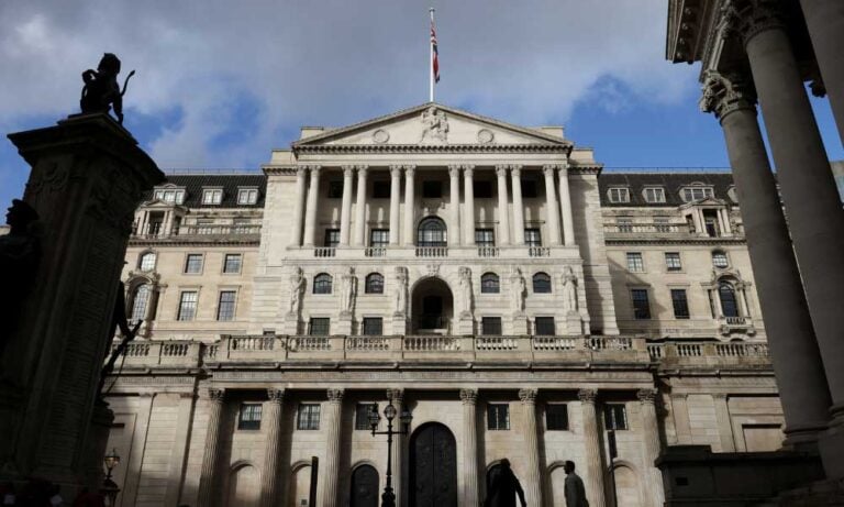 İngiltere Merkez Bankası Faizi 13 Yılın Yükseğine Çıkardı