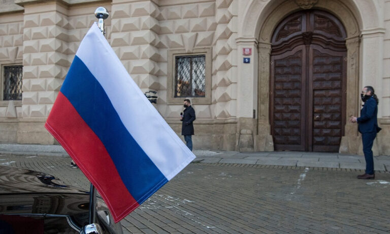 Savaş Karşıtı Rus Diplomat Görevinden İstifa Etti