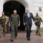 Boris Johnson Ukrayna’ya Desteğin Sürmesi Gerektiğini Söyledi