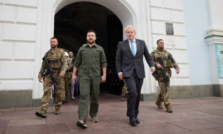 Boris Johnson Ukrayna’ya Desteğin Sürmesi Gerektiğini Söyledi
