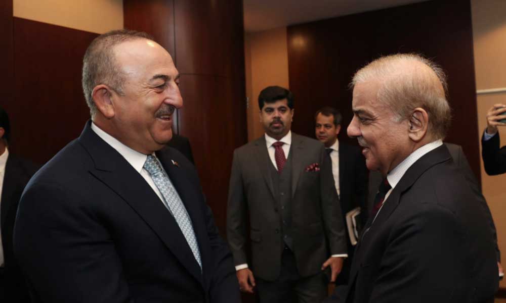 Çavuşoğlu Erdoğan Öncesi Pakistan’ın Yeni Başbakanı ile Görüştü
