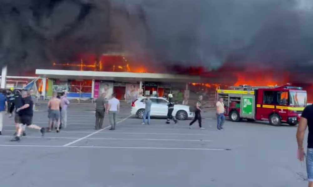 Rusya, Ukrayna’da Binlerce Kişinin Olduğu AVM’yi Vurdu