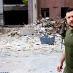 Ukrayna Lideri Asker Ziyaretinde Cesaret Mesajı Verdi