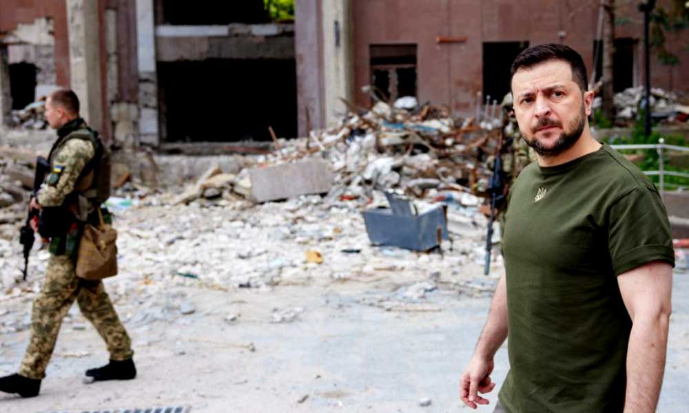 Ukrayna Lideri Asker Ziyaretinde Cesaret Mesajı Verdi