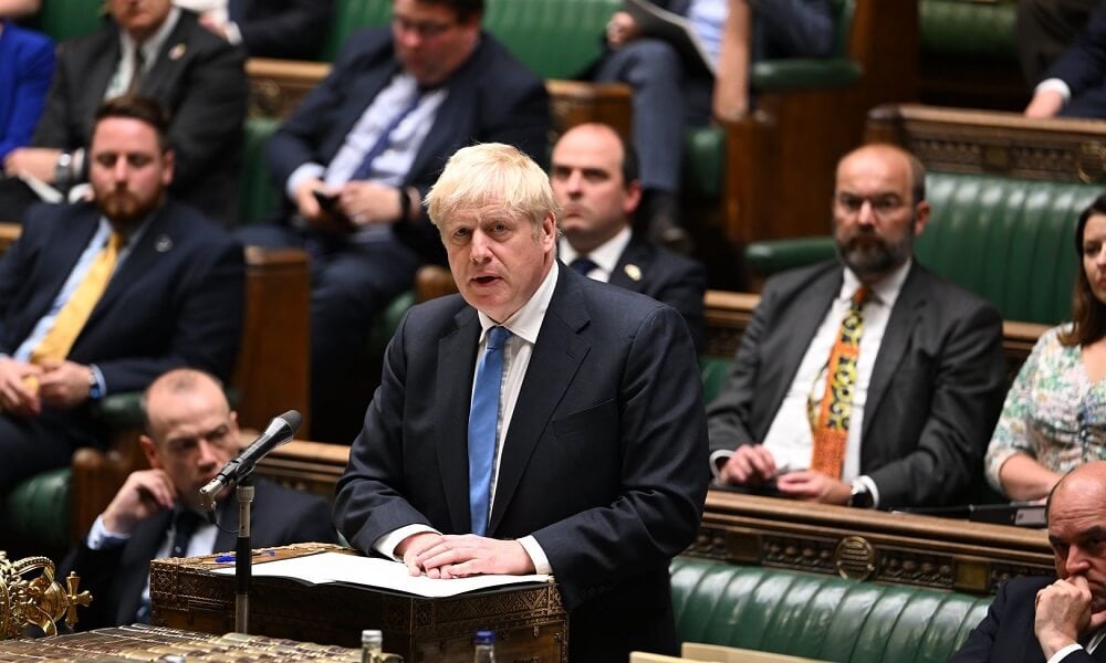 İngiltere’de Kriz Büyüyor: Bakanlar Art Arda İstifa Ediyor