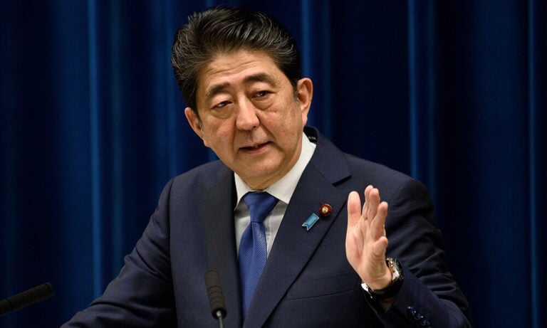 Japonya’nın Eski Başbakanı Silahlı Saldırıda Hayatını Kaybetti