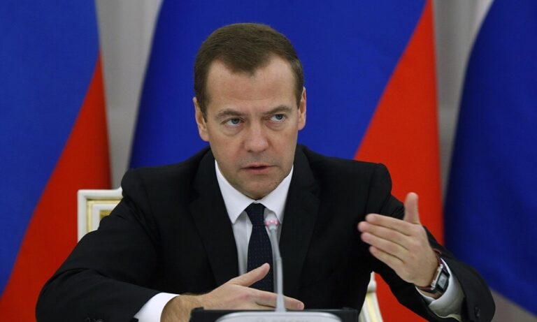 Medvedev: Rusya NATO’dan Gelen Tehditleri Yok Sayamaz