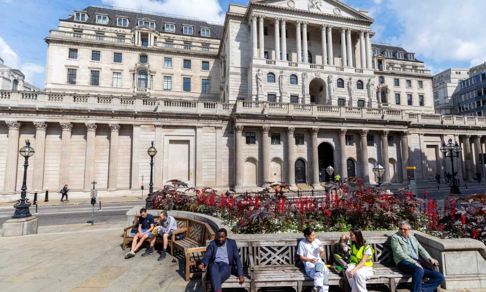 İngiltere’de Faiz Artırım Beklentisi Enflasyon Tahminini Düşürdü