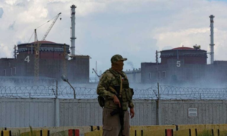 Rusya, Ukrayna’da Nükleer Santralin Elektrik Hattını Hedef Aldı